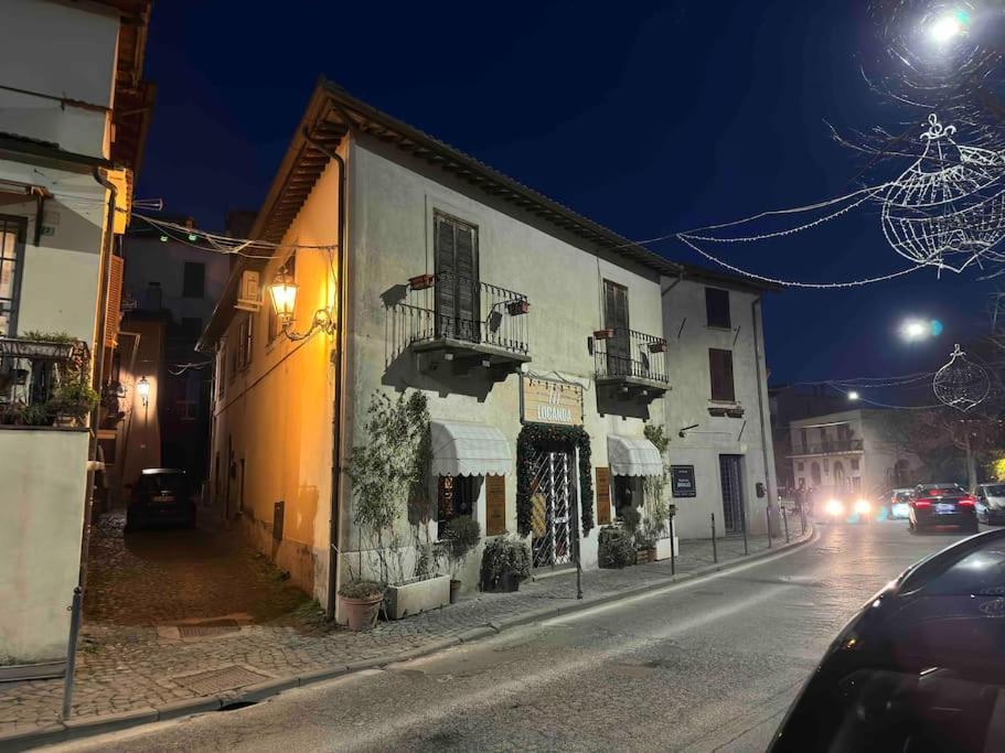 Fronte Lago Nel Centro Storico “La Casa Del Lago” 트레비나노로마노 외부 사진